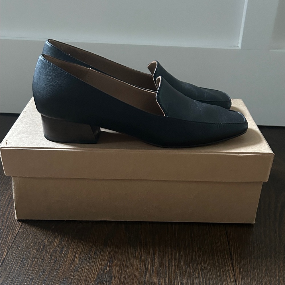 Elegant Black Women's Loafers - Picture 2 of 5